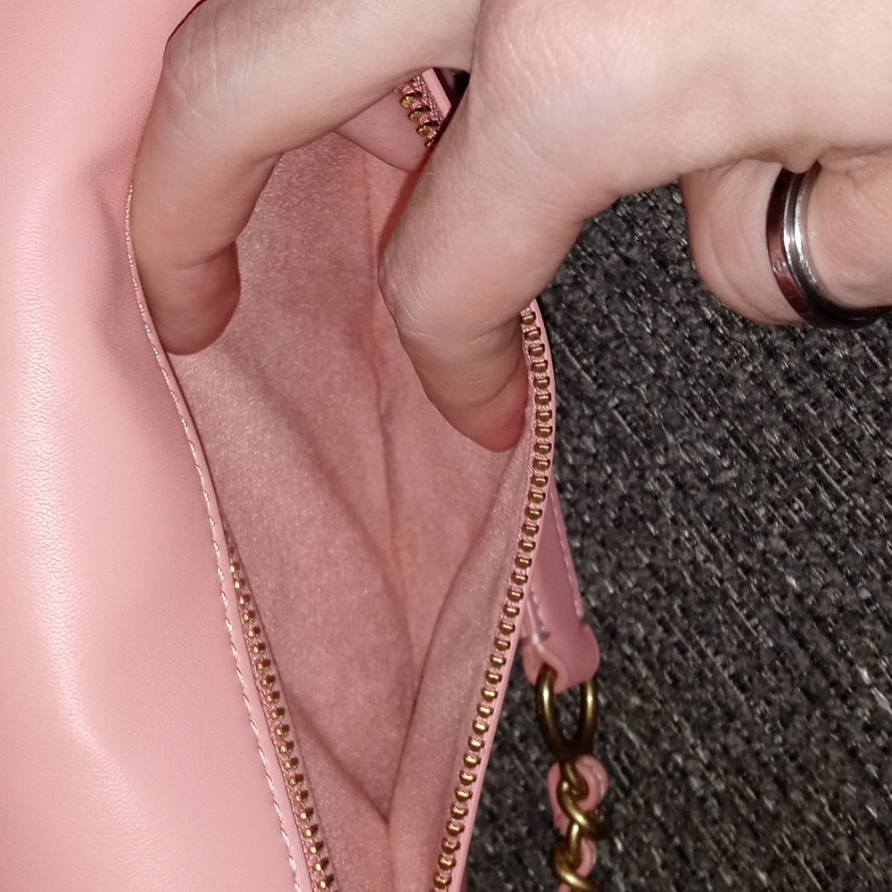 ๐๏ธ ๐HTF Coach๐ - Quilted Chain Belt Bag - Picture 11 of 15